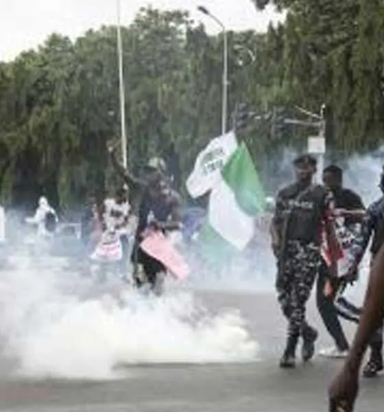 Police-Teargas-560x600