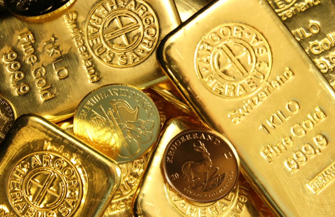 Gold Retreats as Dollar Recovers