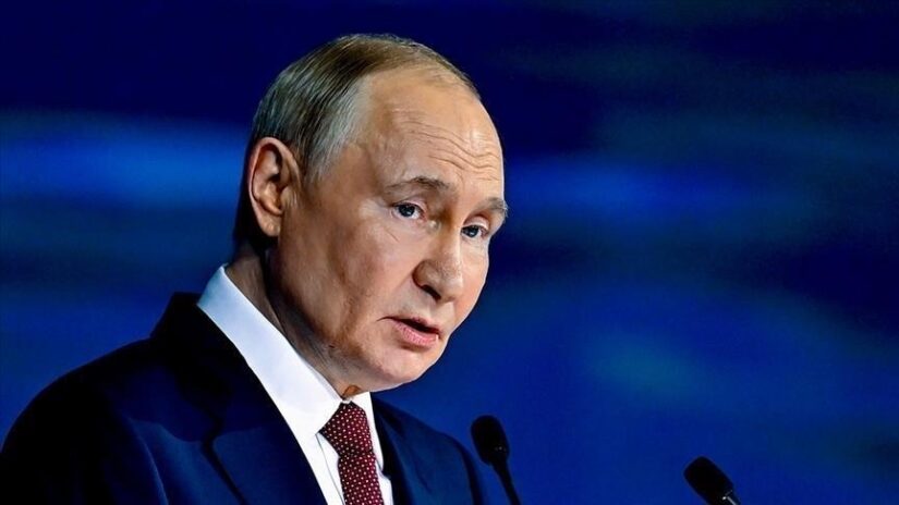 Putin Offers Mediation as US Abandons Islamabad