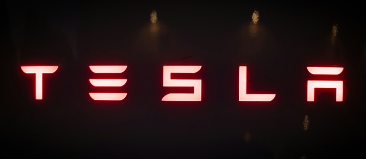 Tesla Unveils Flying Roadster Prototype Targeting 2028